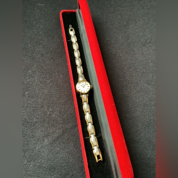 ULTRA CUTE OMEGA AUTOMATIC watch 🔥🔥🔥 - Picture 9 of 11